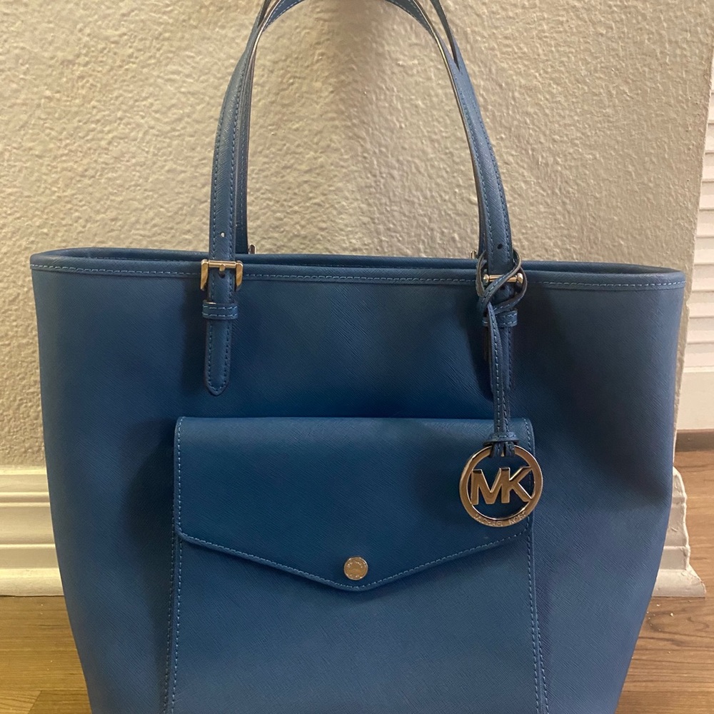 Michael Kors Jet Set Large Leather Pocket Tote Bag